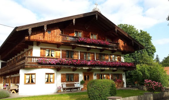 Aussenansicht Sommer, © im-web.de/ Tourist-Information Gmund am Tegernsee Aussenansicht Sommer, © im-web.de/ Tourist-Information Gmund am Tegernsee