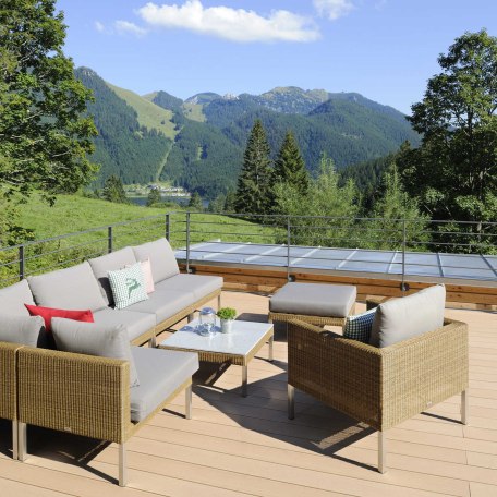 Panorama Terrasse mit Loungemöbel, © im-web.de/ Gäste-Information Schliersee in der vitalwelt schliersee