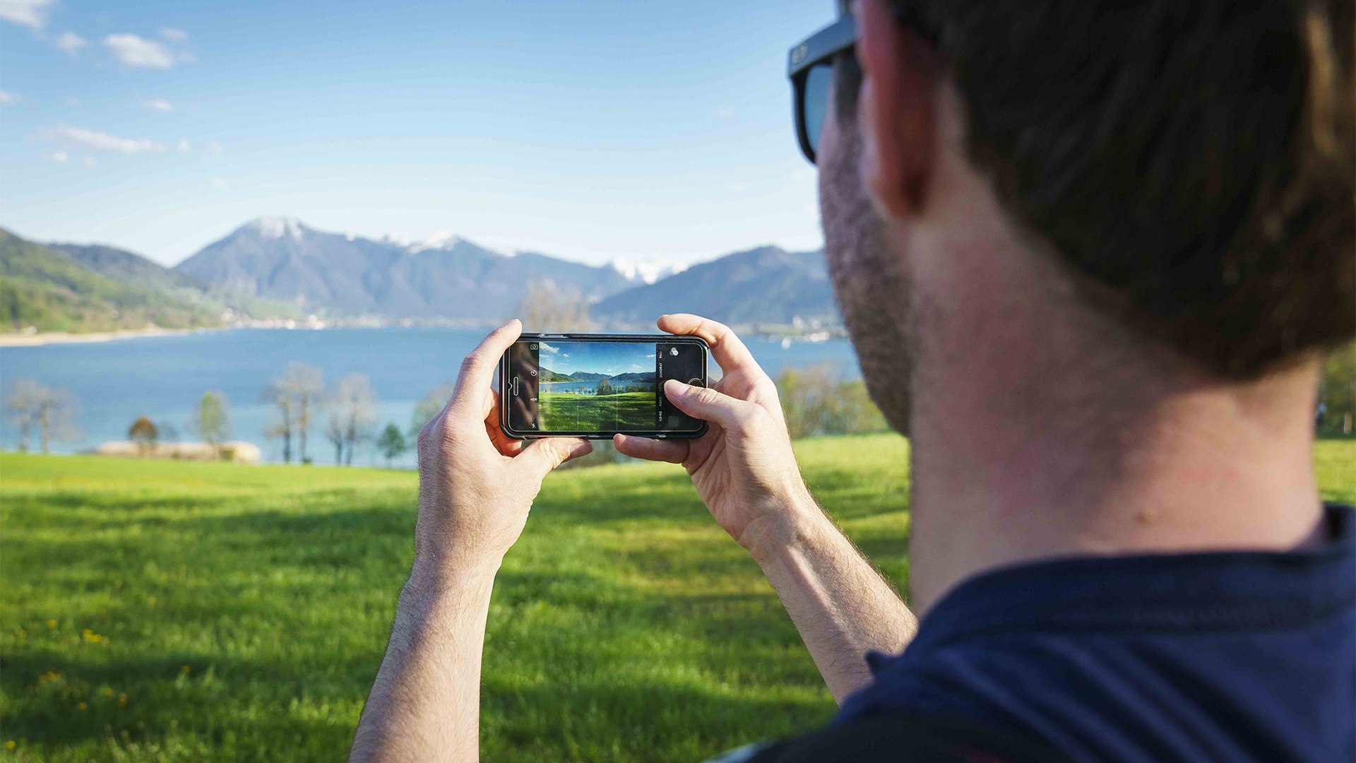 Traumkulisse vor der Linse im Sommer am Tegernsee