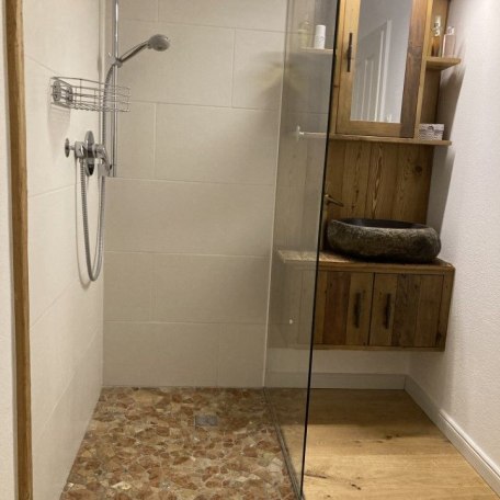 Badezimmer mit Dusche, &copy; (c)nagelspitz-nest_schliersee_Foto H.Werlberger