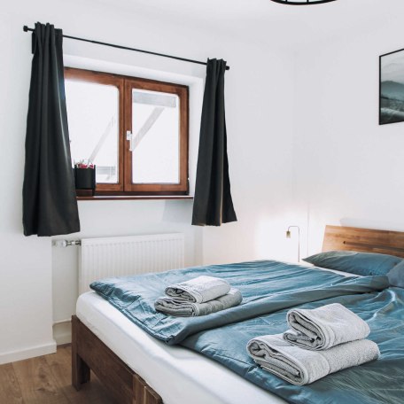 Kleines Schlafzimmer mit Doppelbett, © im-web.de/ Gäste-Information Schliersee in der vitalwelt schliersee