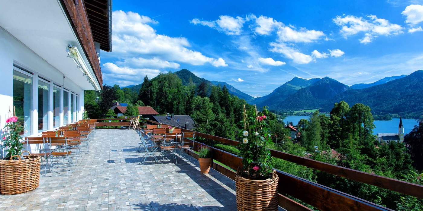 basislager-schliersee-aussenterrasse-mit-traumblick basislager-schliersee-aussenterrasse-mit-traumblick