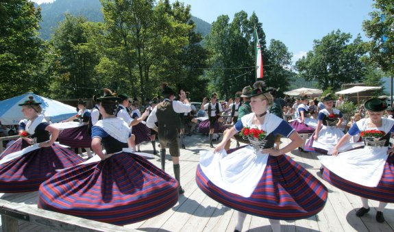 wallberger, &copy; Trachtenverein Wallberger