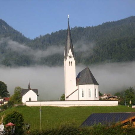 Blick auf die Kreuther Kirche, © im-web.de/ Tourist-Information Kreuth