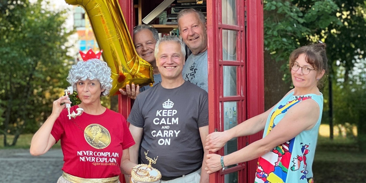 Queen's_Callin_Quintonics.final(1)